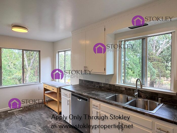 1067 Ridge Park Drive – photo 4