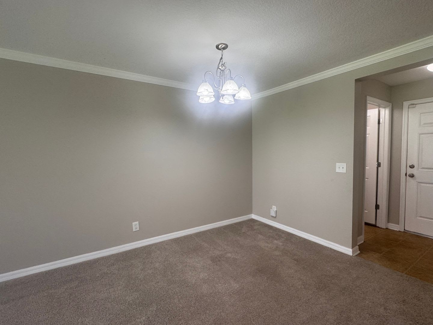 3 Bedroom 2 5 Bath Townhome For Rent In Tampa Fl Garage Parking Community Pool – photo 5
