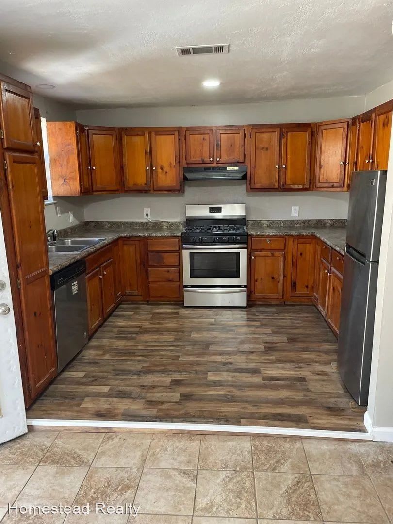 3 Bedroom, 2 Bathroom Home for Rent in Silsbee – photo 2