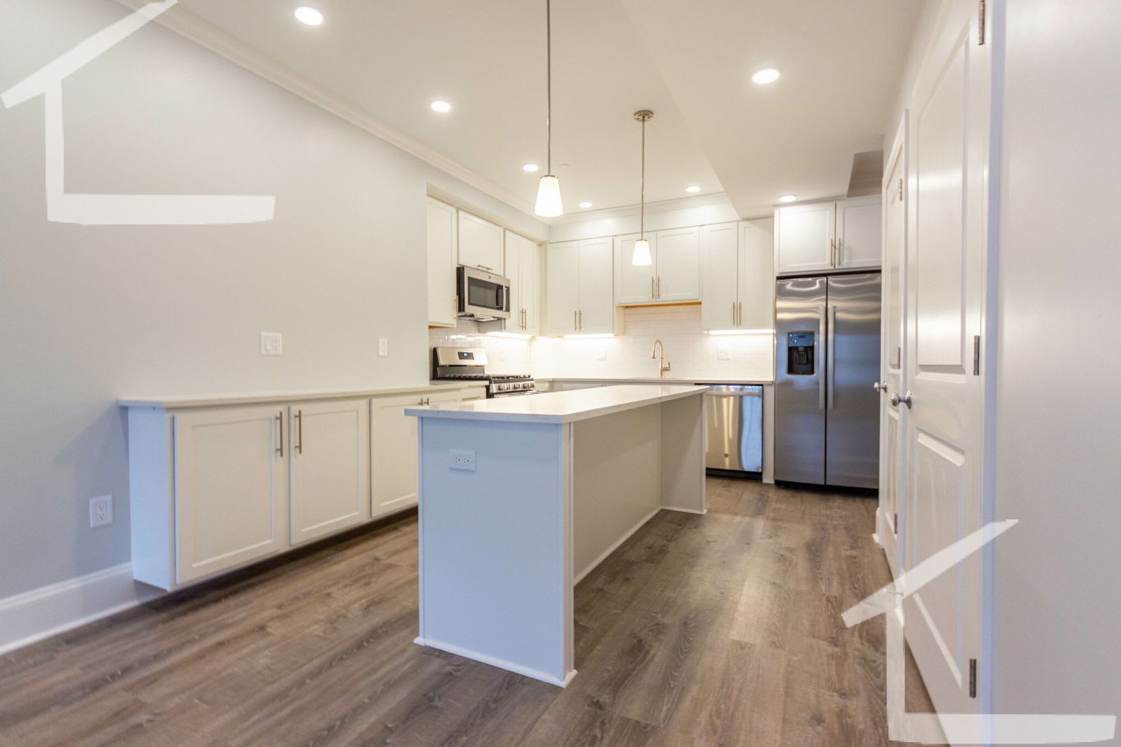 Fantastic Newly Renovated 4 Bd 2 Ba With Laundry – photo 1