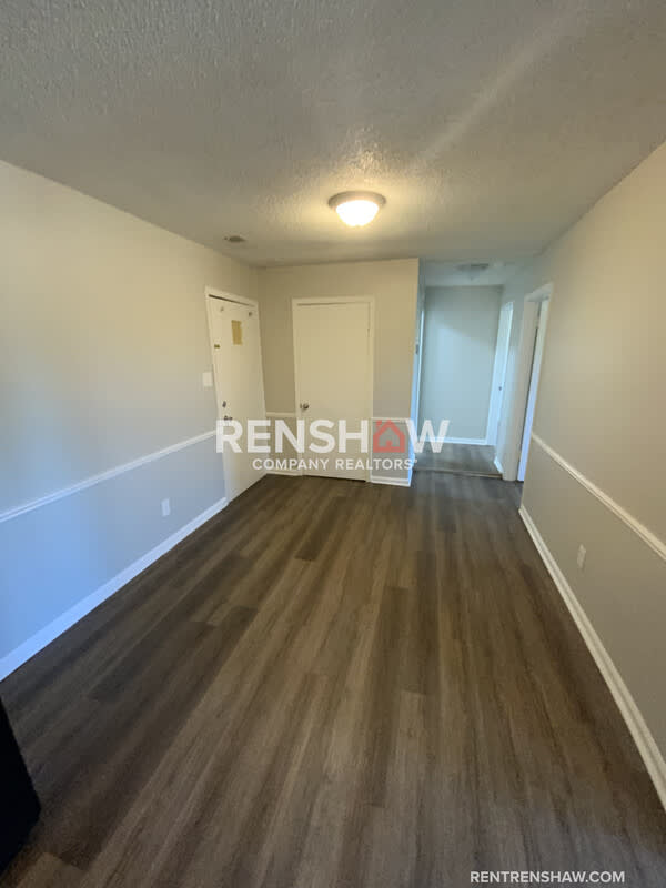 900 S College St – photo 3