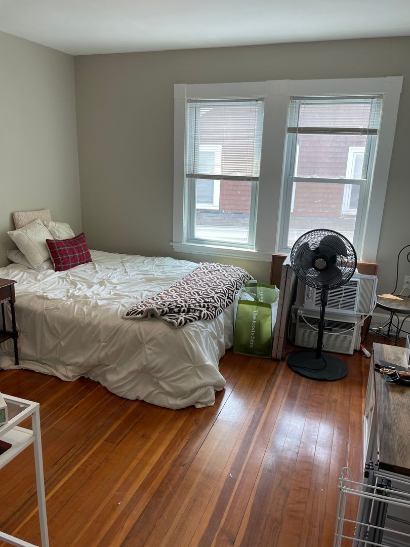 Huge 4 bed 3 bath Bi level unit near the Red Line and Commuter Rail in Quincy! – photo 2