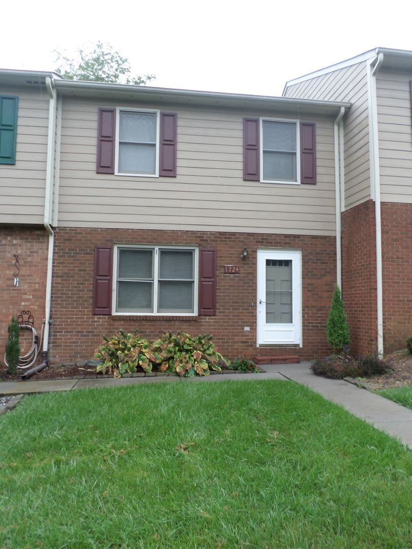 3 Bedroom 2.5 Bath Townhouse – photo 4