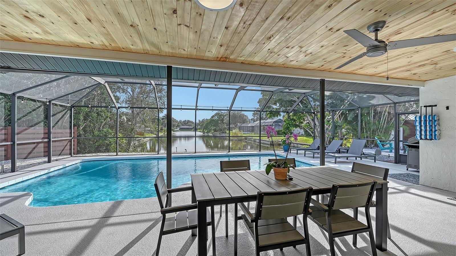 3924 HELENE Street – photo 1