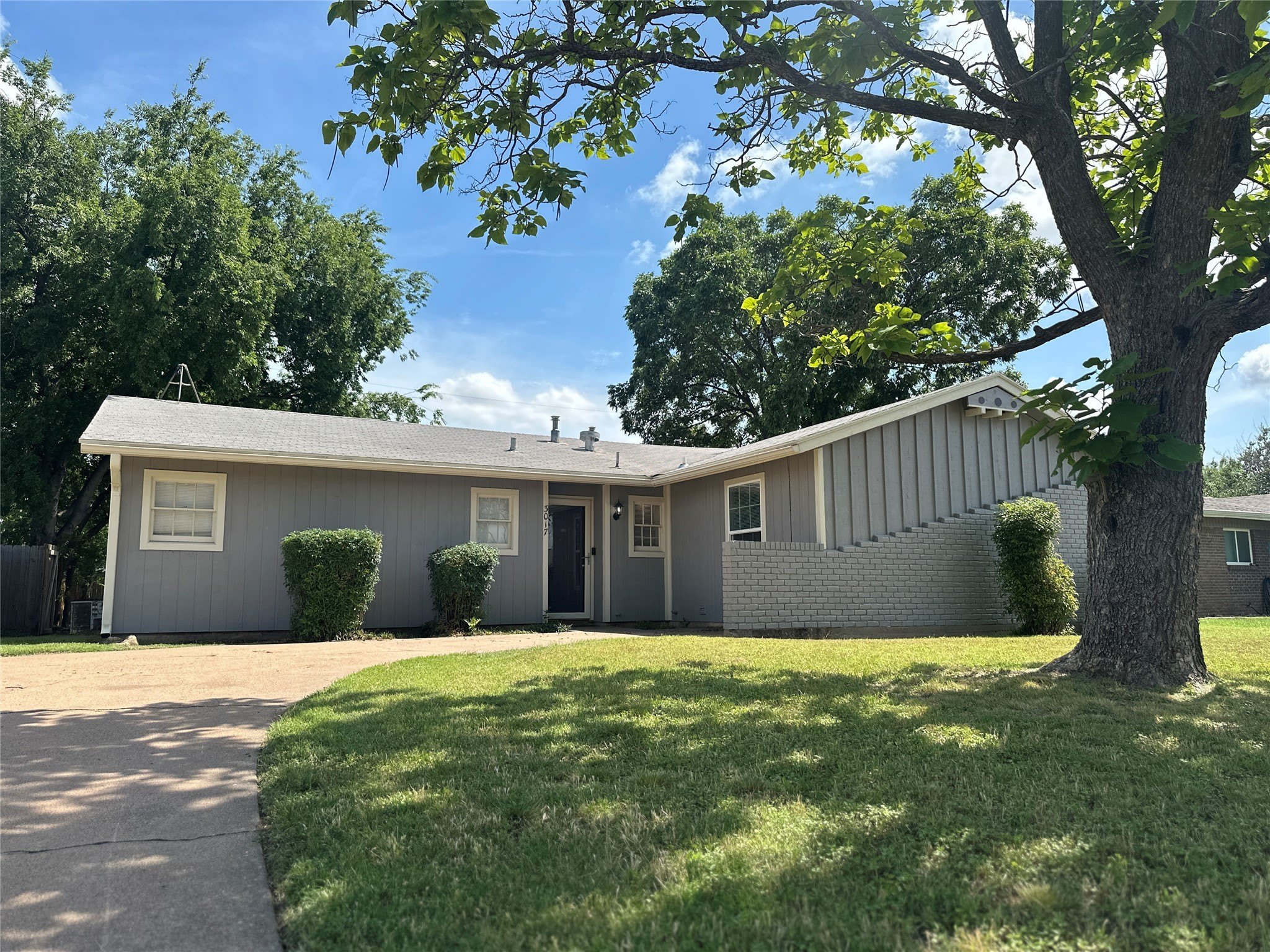 3017 Bennett Drive – photo 1