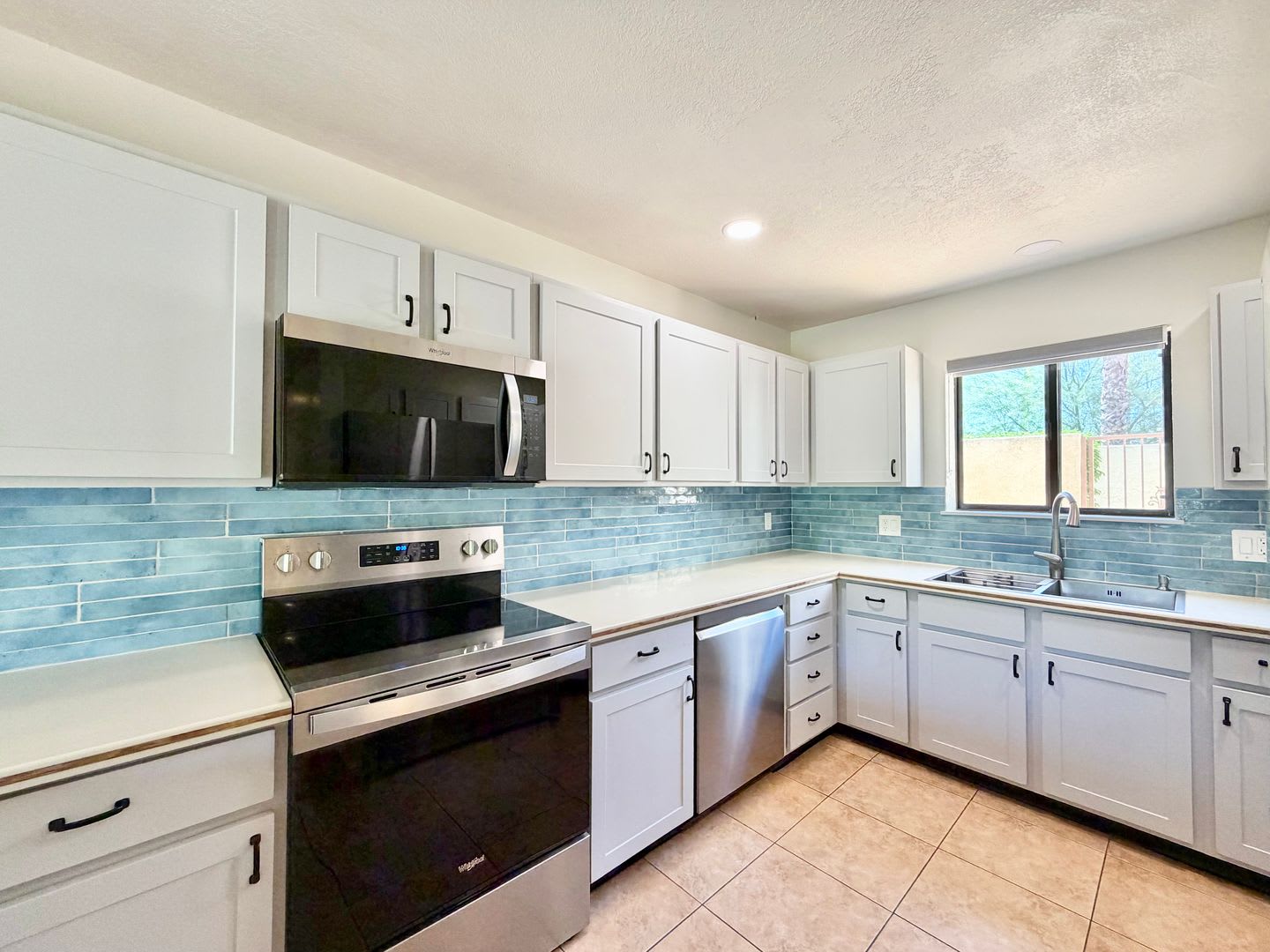 AVAILABLE NOW! GORGEOUS Two-Story 2 Bedroom 2 Bathroom Condo in Palm Desert – photo 4