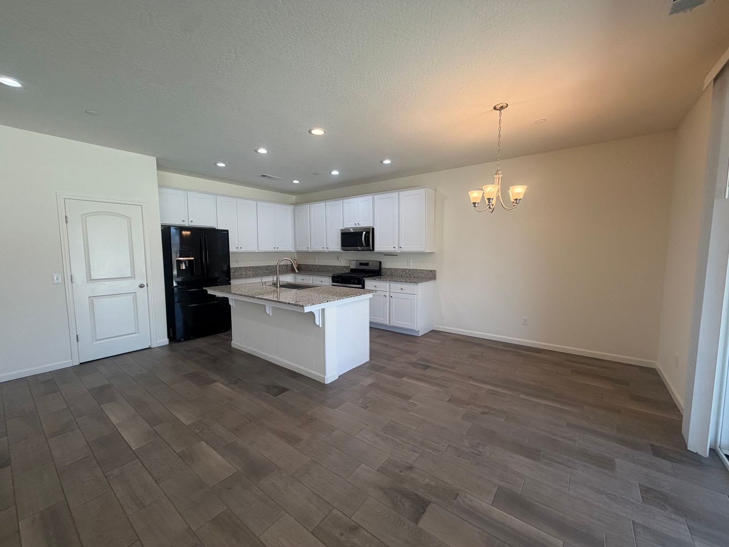 Beautiful Home for rent in Tulare! – photo 4