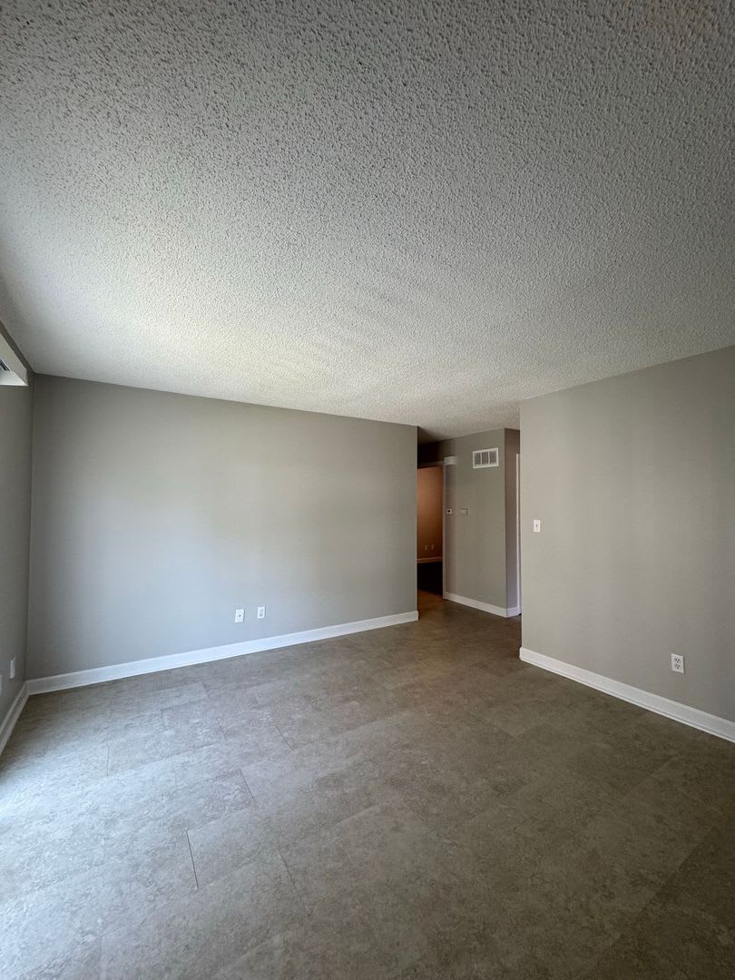 2 Bed Duplex with Bonus Room & Garage – photo 3