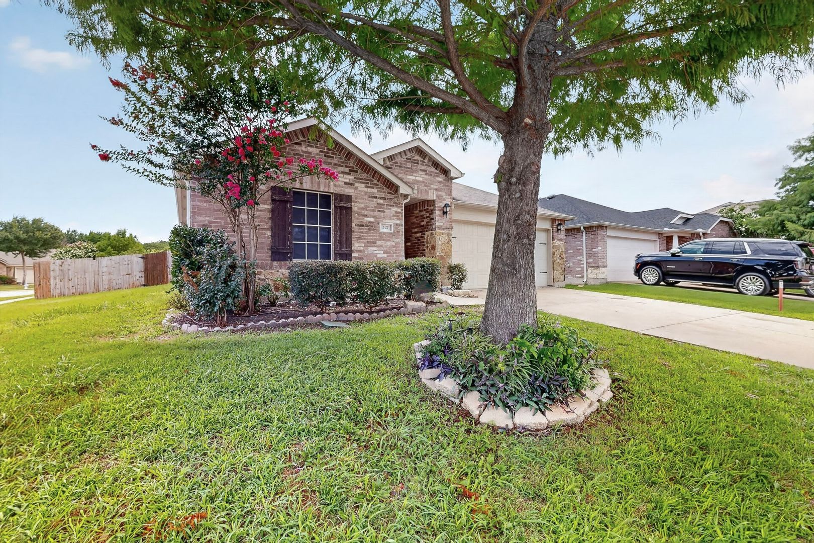 Beautiful 3-Bedroom Home in Spring Creek – photo 3