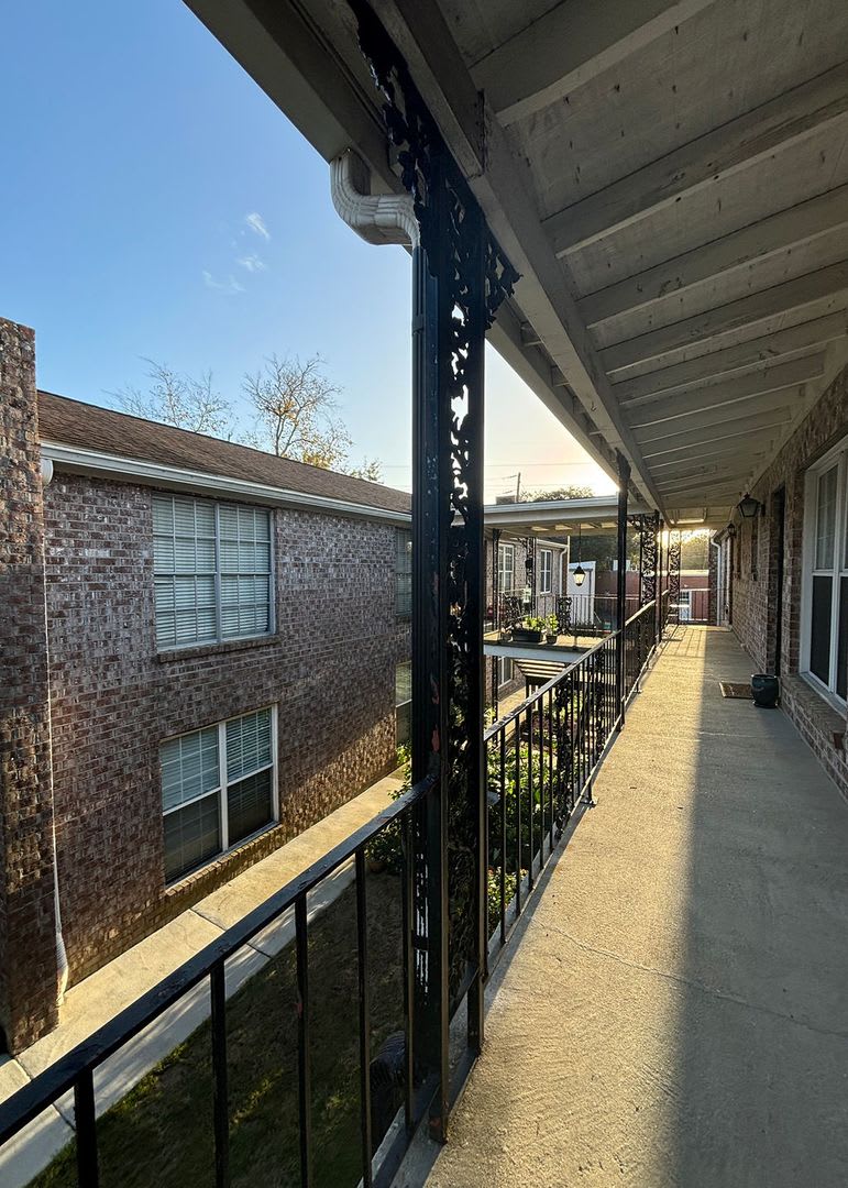 Available 10 1 Freshly Updated Beautiful 1 Br 1Ba Condo Available Now Just Minutes From Musc – photo 4