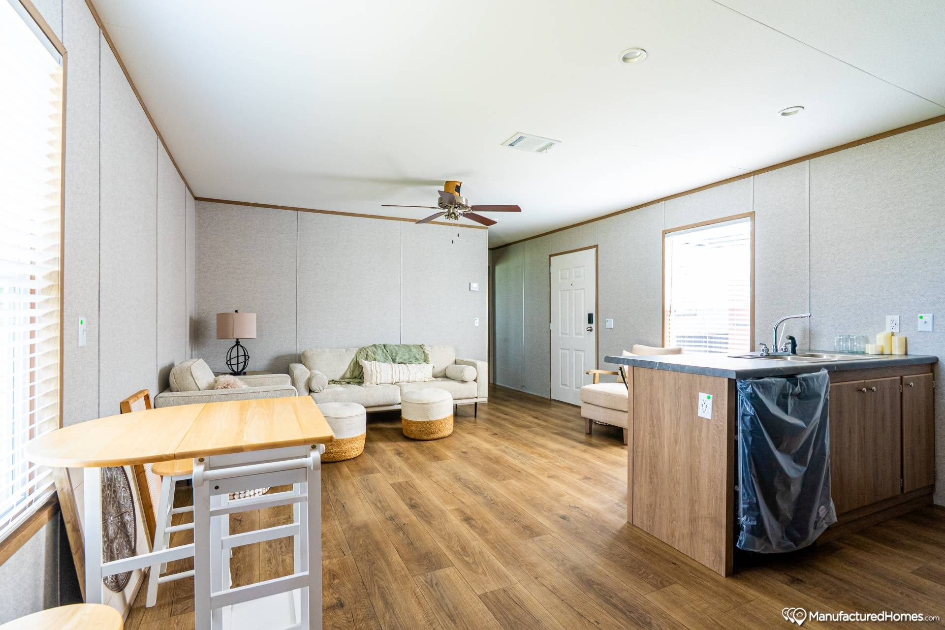 160 Forrest Ave – photo 2