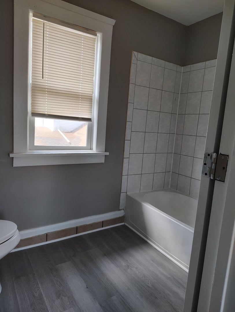 1217 Grand Ave – photo 5
