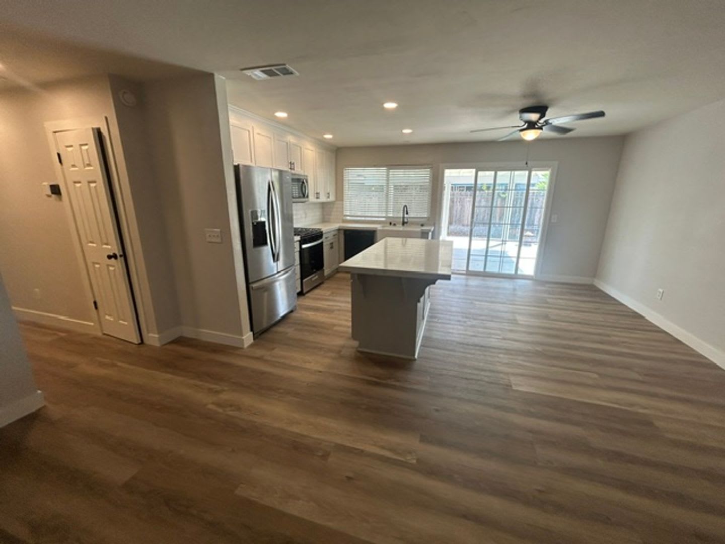 Newly remodeled 3 Bedroom 2 Bathroom in SW Visalia!! – photo 2