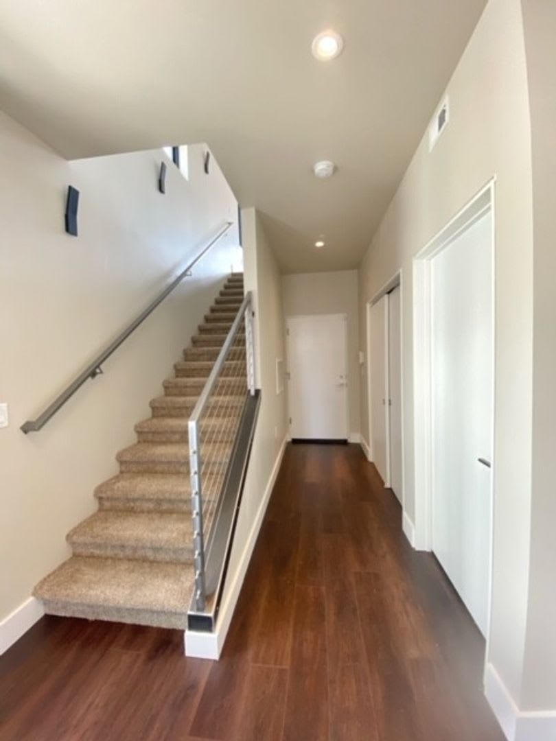 2Bd 2 Bath Unit Midtown Townhome – photo 2