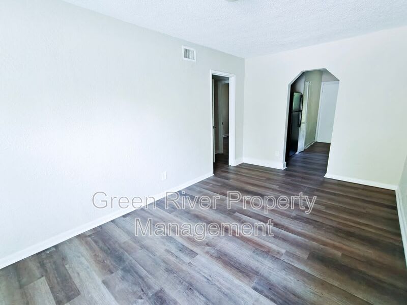 2831 West 6th Street – photo 5