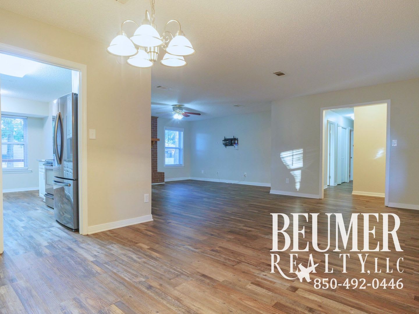 Charming Corner Haven 4BR/3BA Brick Home for Rent – photo 3