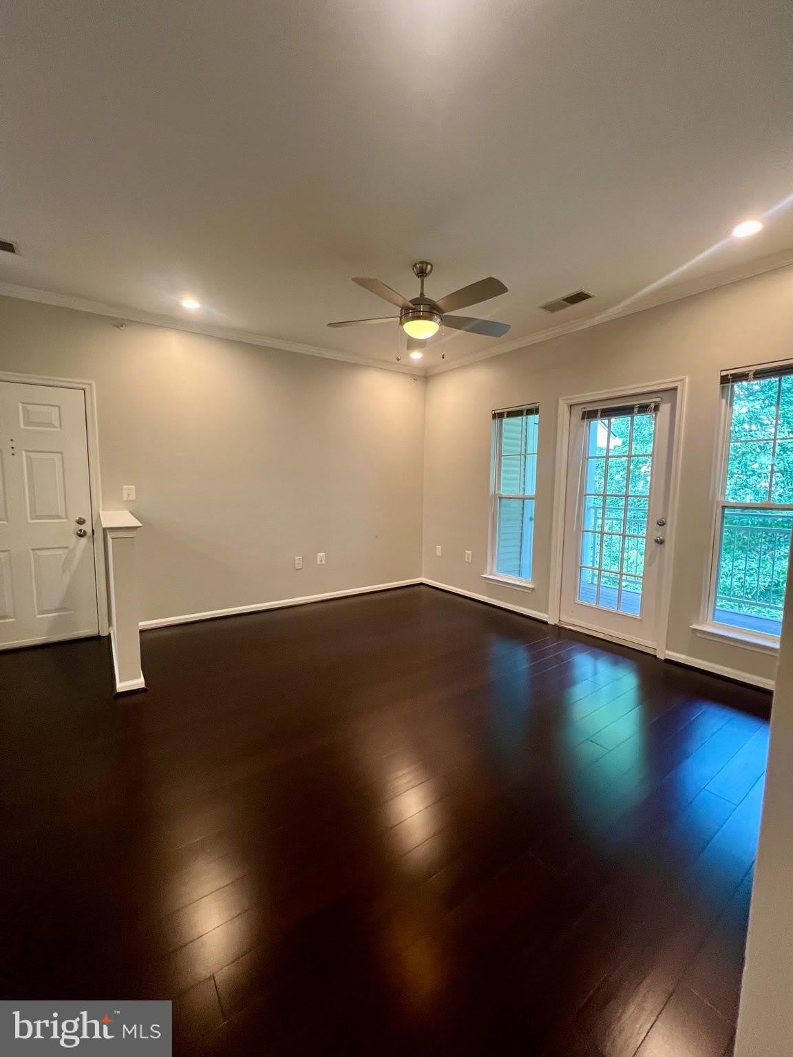 1509 N POINT Drive – photo 5
