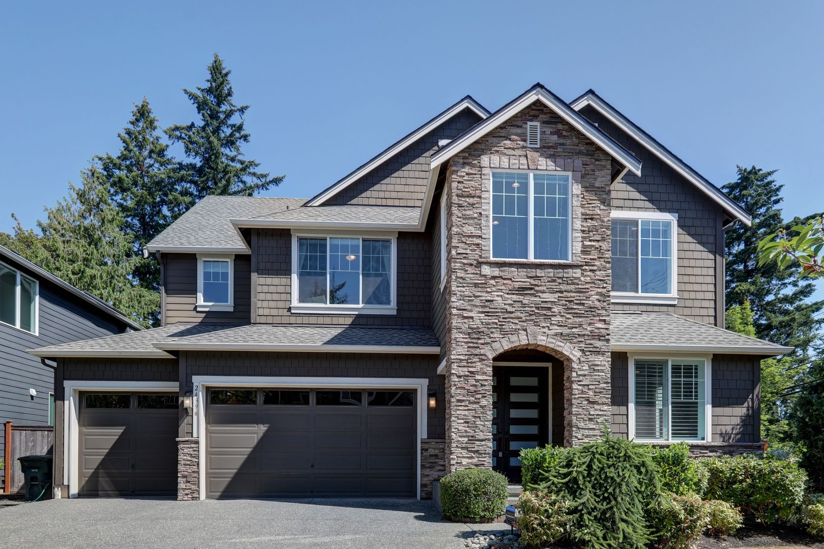 Stunning 5-Bedroom Sammamish Home with Main-Level Guest Suite – photo 2