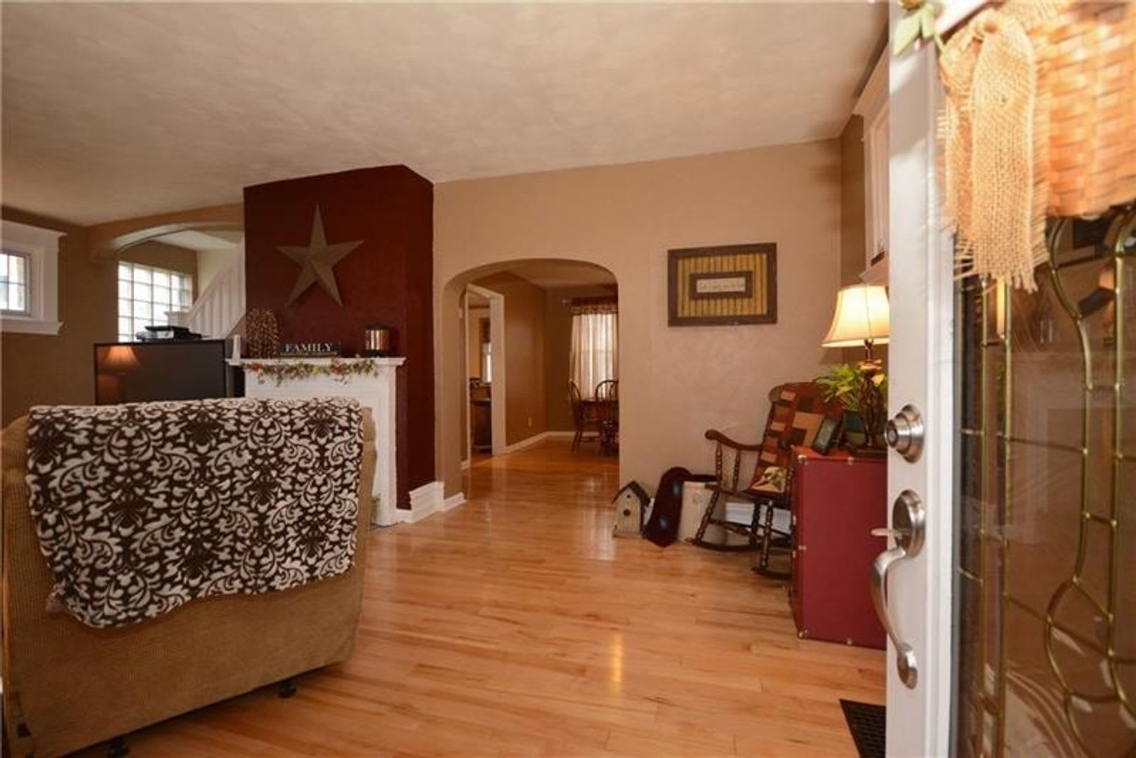 Gorgeous 4 Bedroom Home In The Heart Of Beechview – photo 4