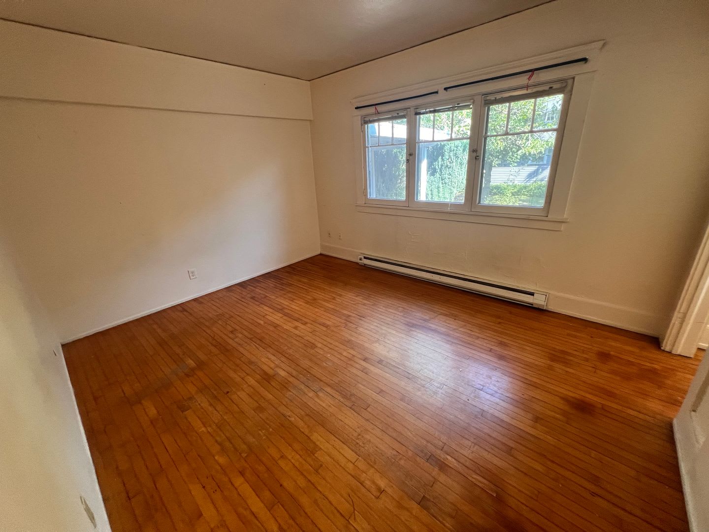 Vintage 3BD Home w/ Single Car Garage! – photo 4