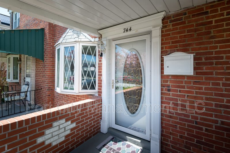 744 Aldworth Road – photo 2