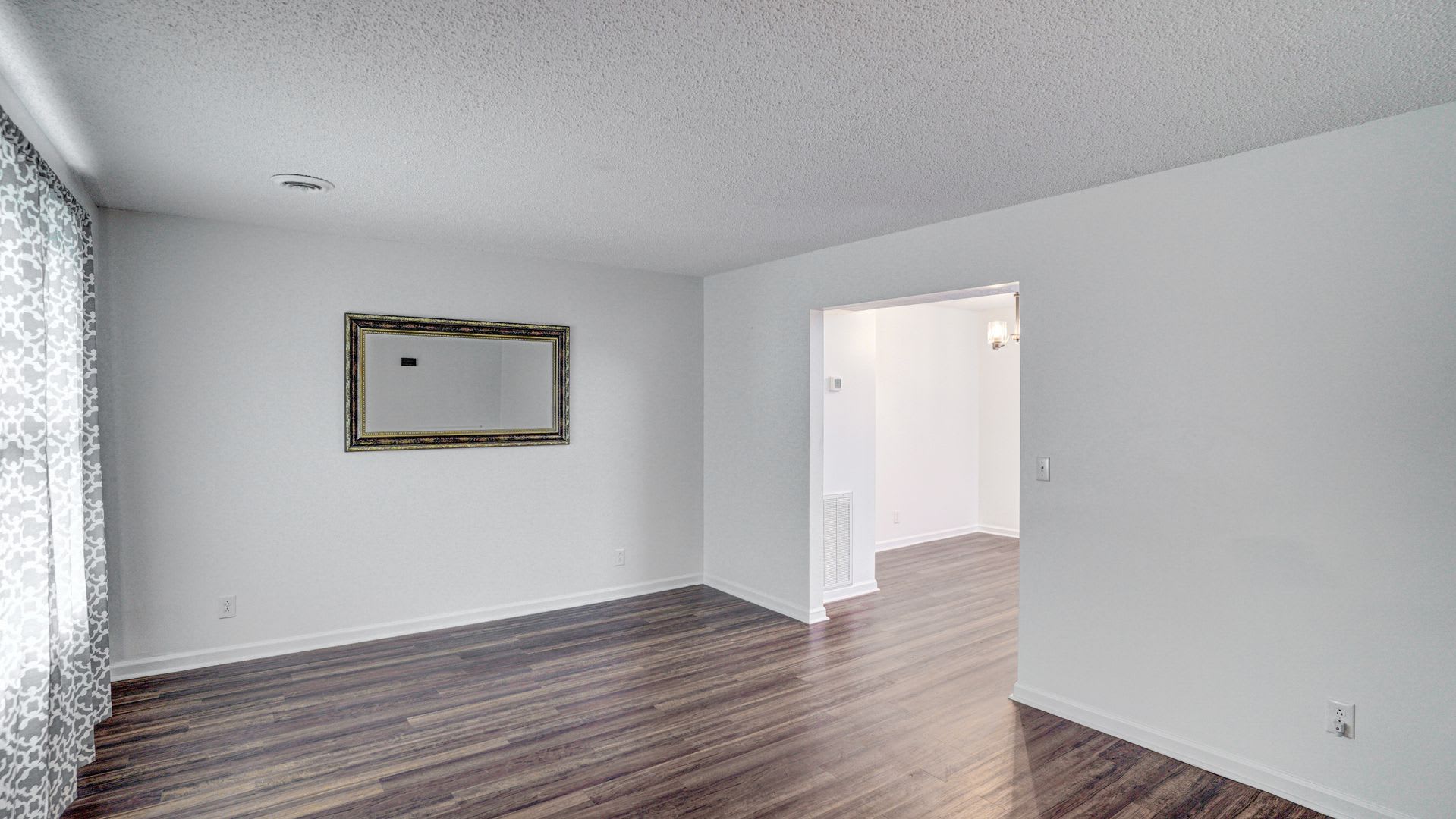 2 Bdrm / 1.5 Bath Townhouse in Johnson City – photo 2