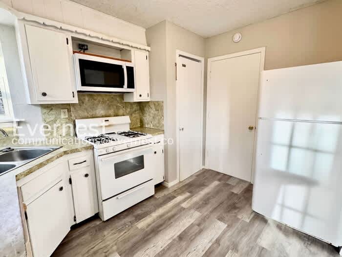 1756 South Pine Avenue – photo 5