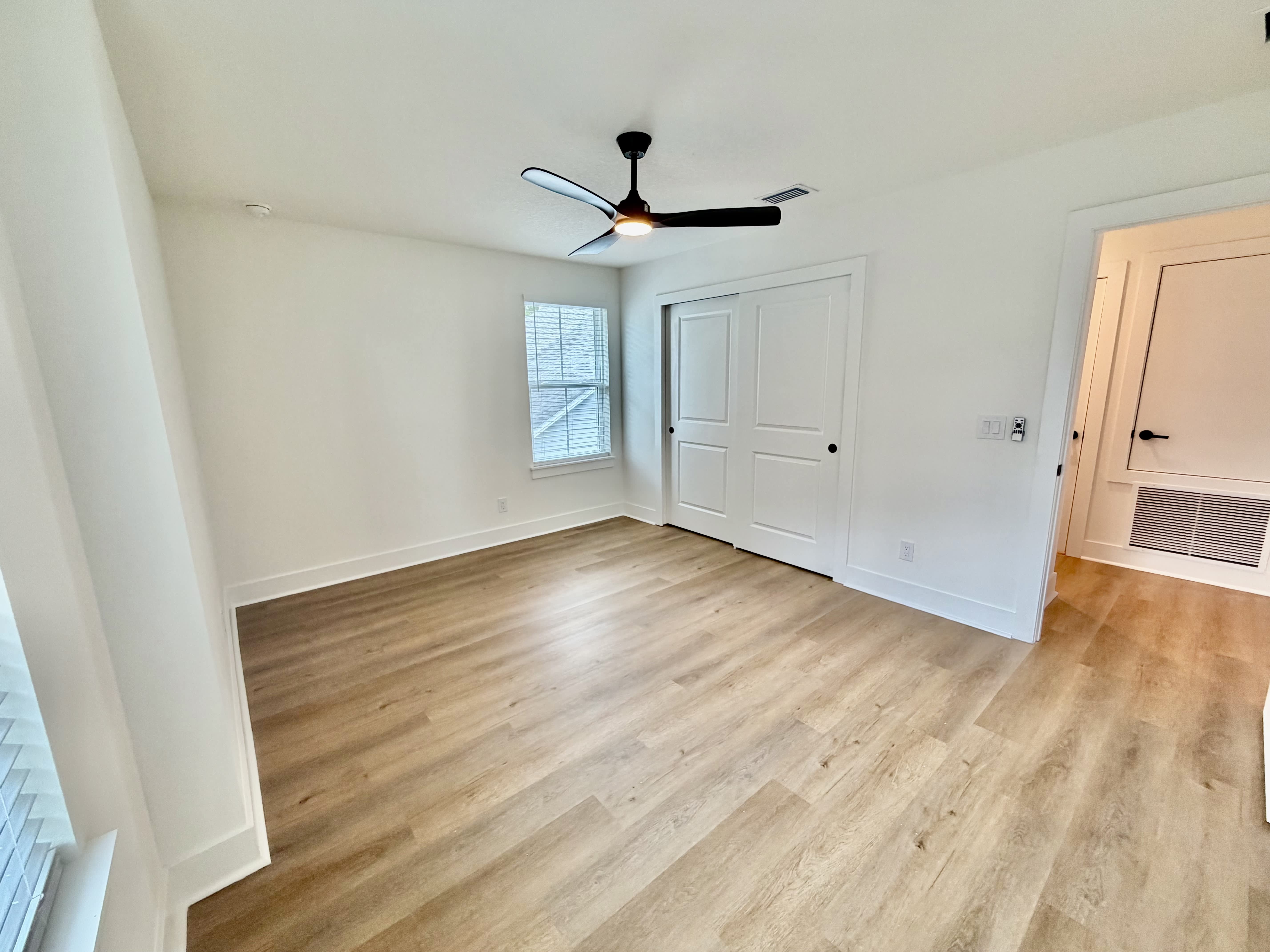 1215 East Esther Street – photo 3