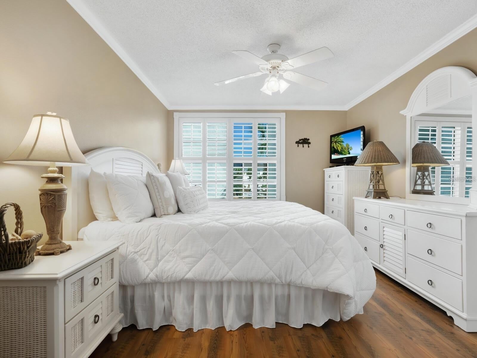 600 SUTTON Place – photo 3