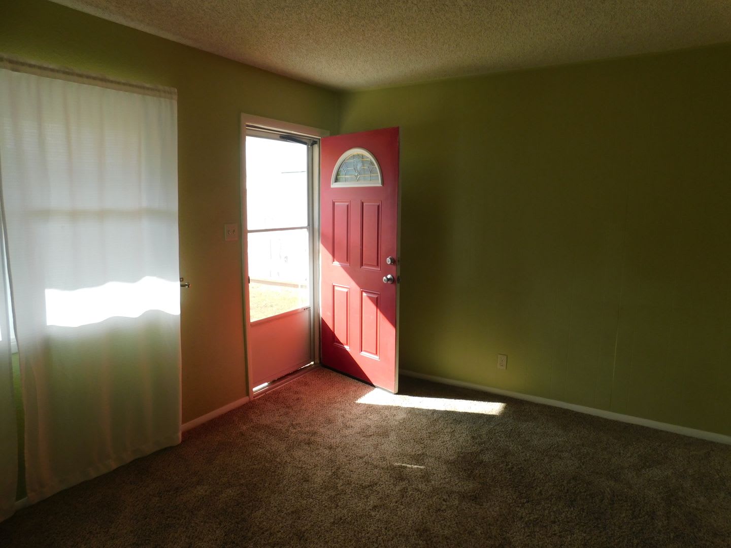 Showing starts September 16- Pretty nice, clean home. – photo 3