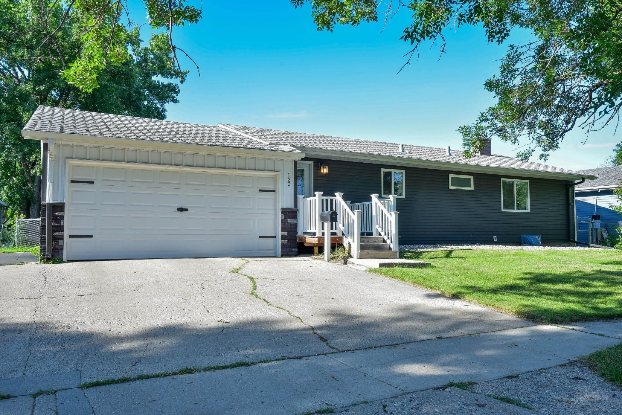 120 8th Avenue E – photo 1