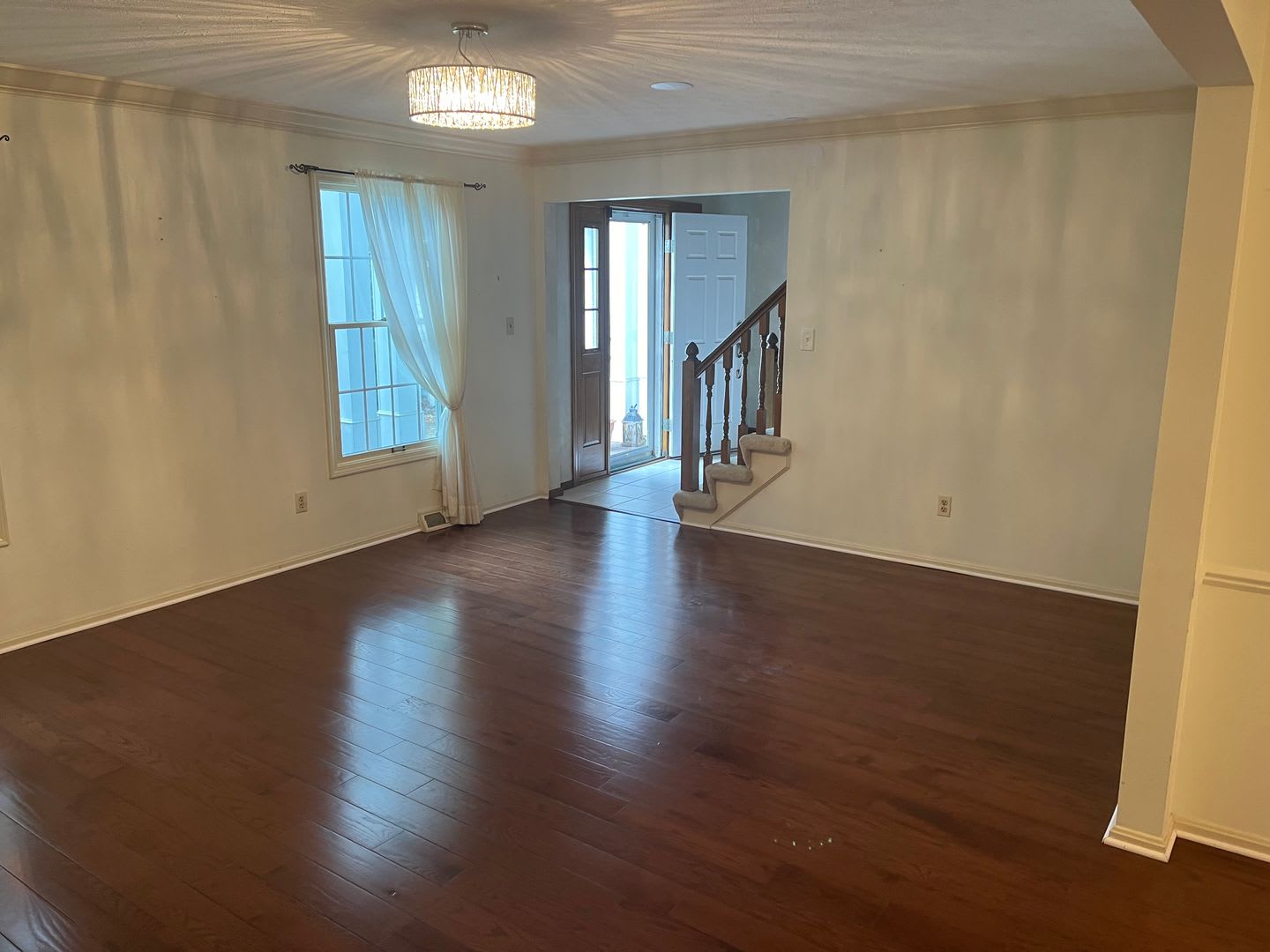Beautifully Updated 4Bdrm 2 5Bath Home Available In Westlake – photo 5