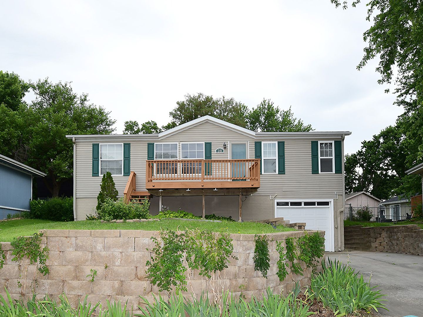 4 bedroom / 3 bath in Yutan! Available Now! – photo 1