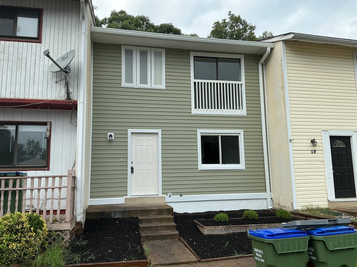 Remodeled Three level Town home – photo 1