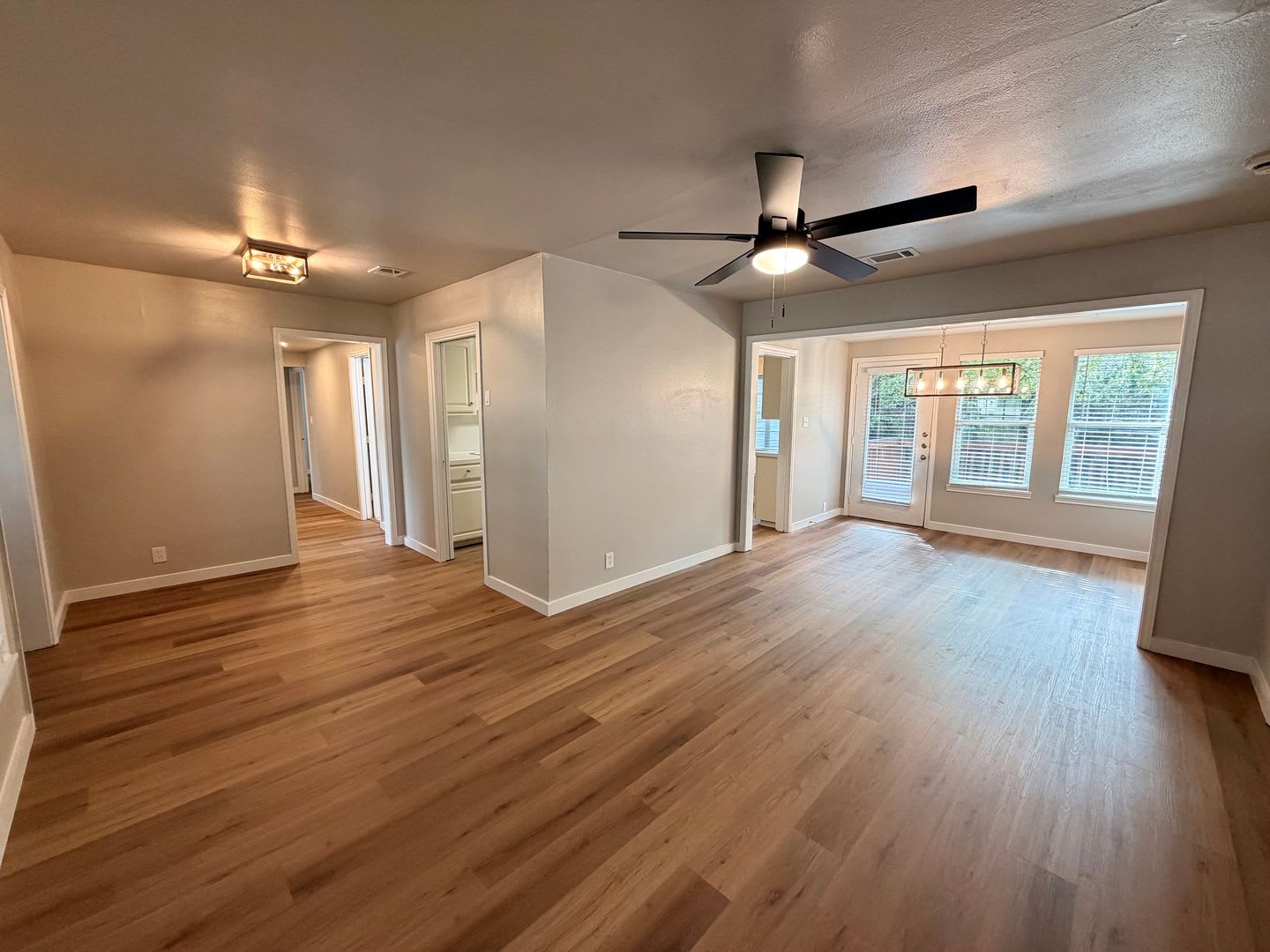 9bed/4bath duplex in North Campus – photo 5