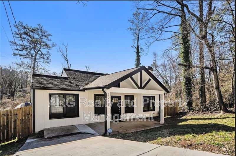2215 Lang Drive – photo 2