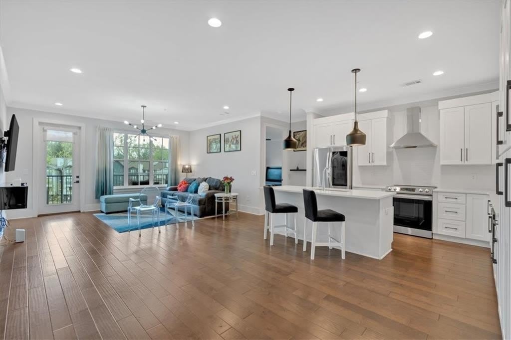 6890 Peachtree Dunwoody Road – photo 1
