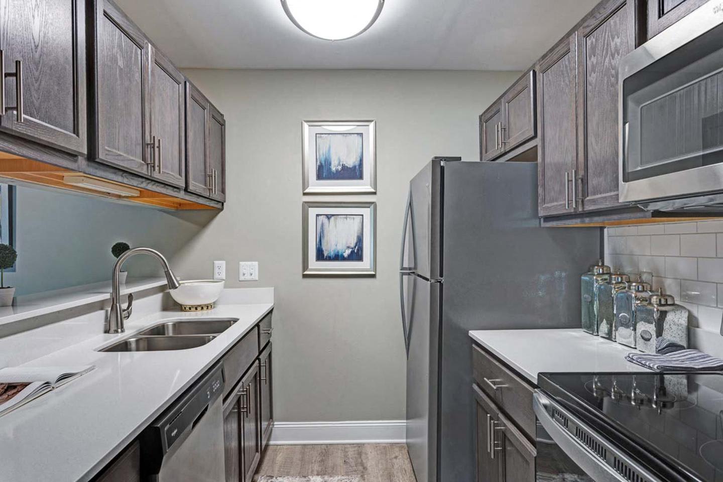 Ridgewood Apartments – photo 1