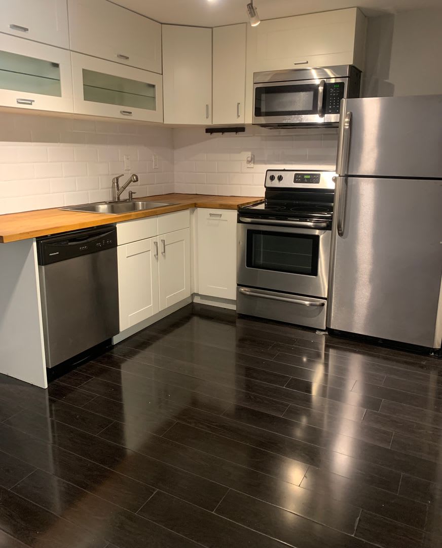 1 Bedroom 1 Bathroom in Congress Park **Move-In Special** – photo 4
