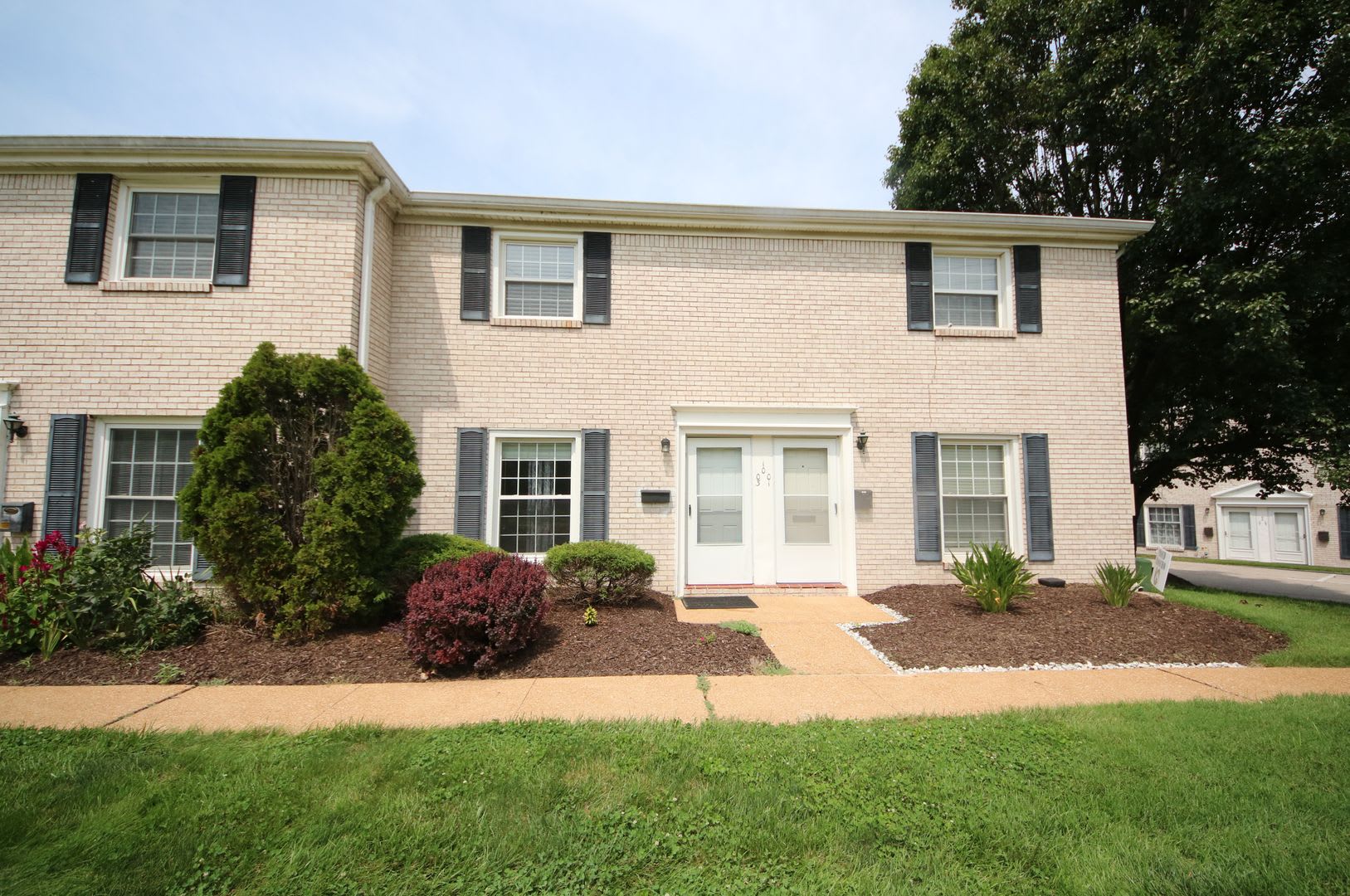 2 Bed/1.5 Bath House Available for Rent – photo 2
