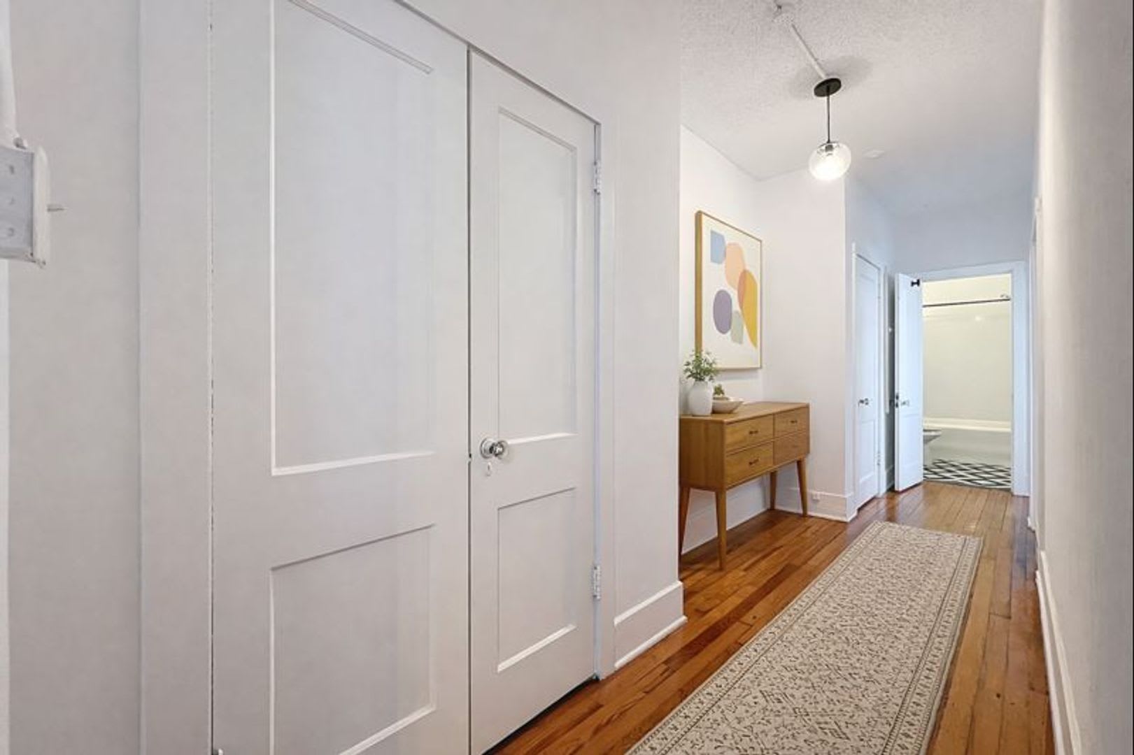 Renovated 2 Bedroom 1 Free Parking Space Located Steps from Lake Eola, Downtown Orlando – photo 5