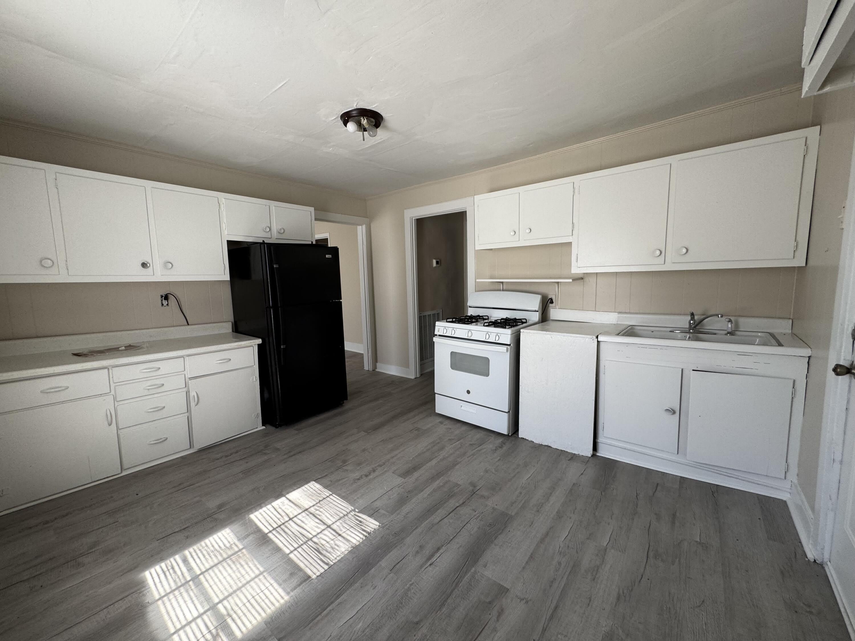 118 N Fowler Avenue – photo 4
