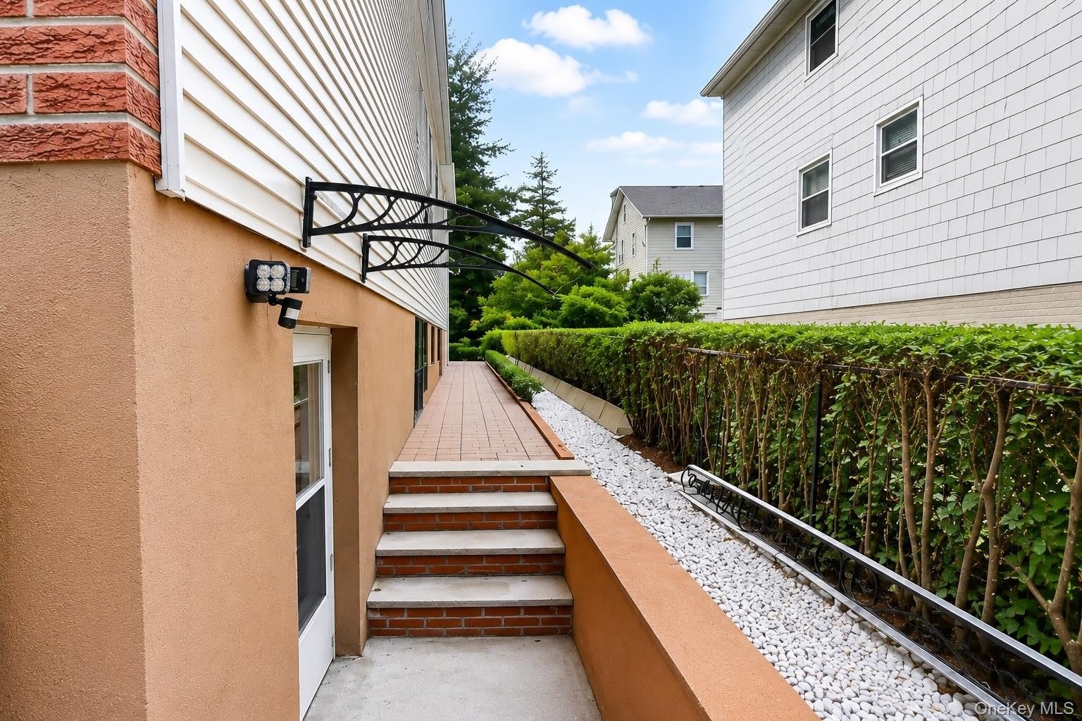 640 S 5th Avenue – photo 1