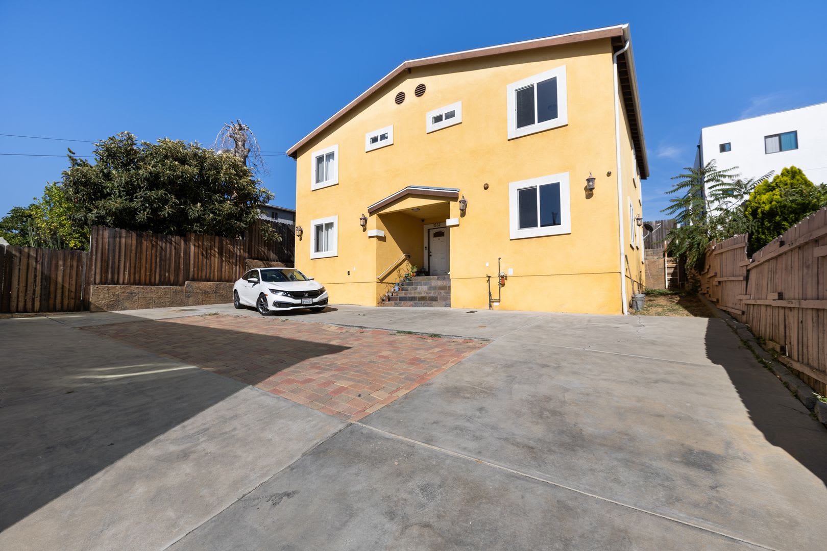 4 Bed / 3 Bath Townhouse – photo 3