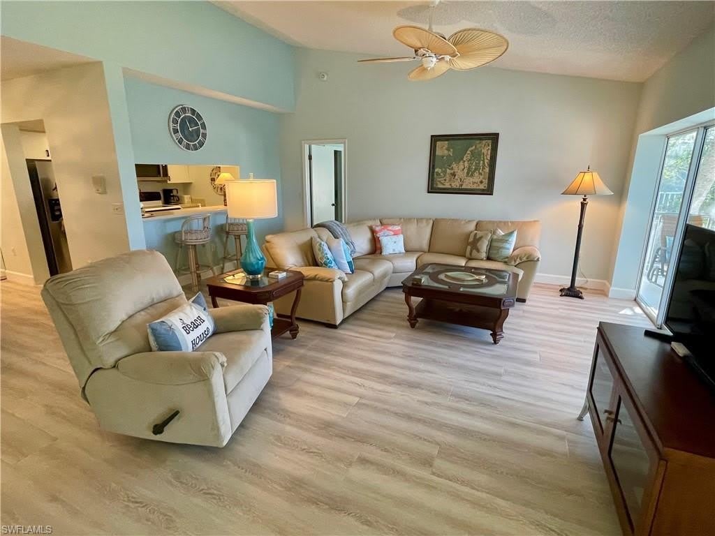 784 Willowbrook Dr – photo 2