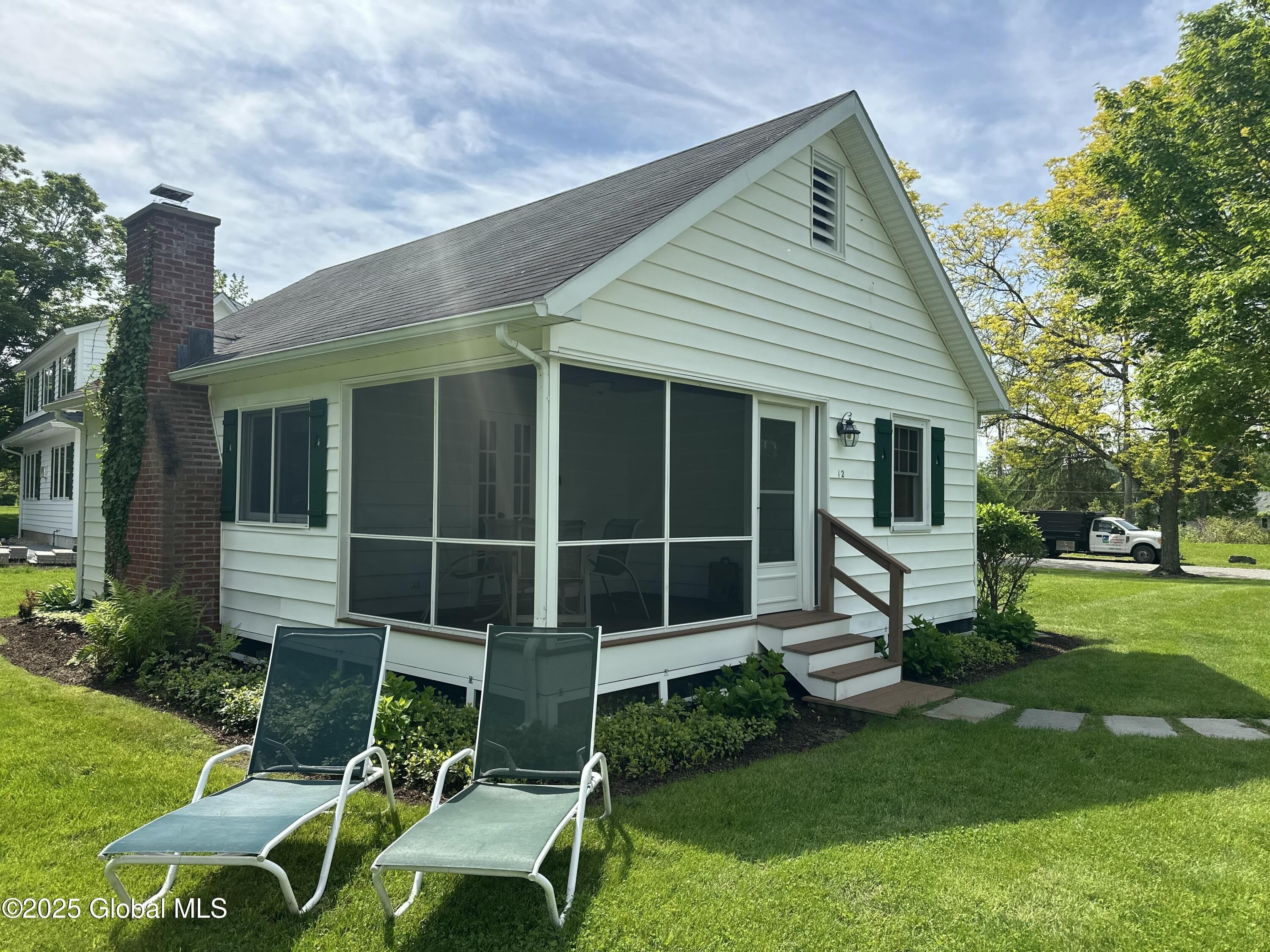 12 Seneca Drive – photo 2