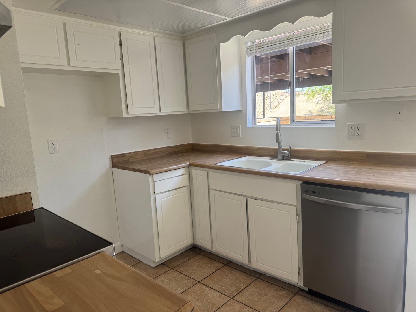 MOVE IN SPECIAL FIRST MONTH $1 2BD/1.5BA Two-Story Condo – Bullhead City – photo 3