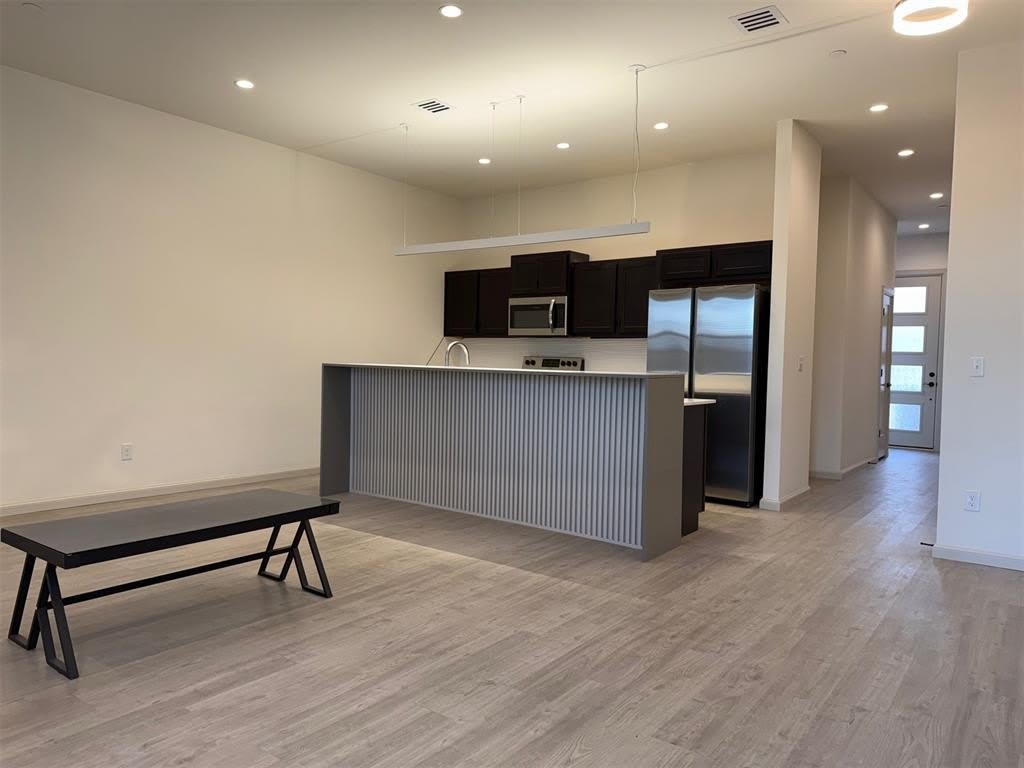575 S Fretz Avenue – photo 4