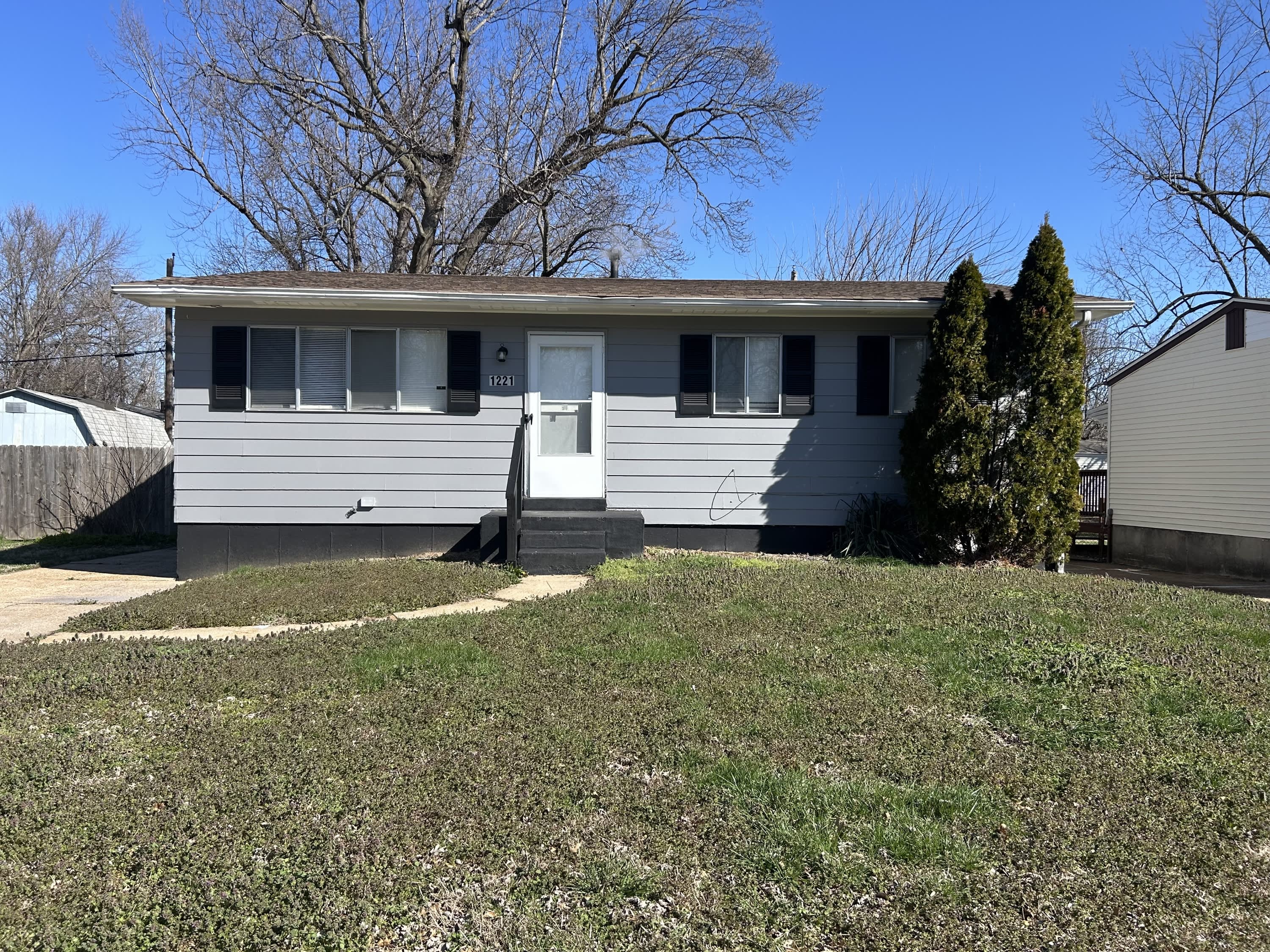 1221 Scott Avenue – photo 1
