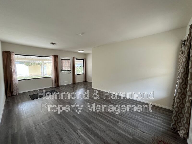 18003 Saticoy St. – photo 4